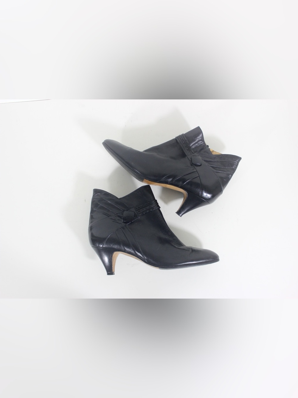 Vintage Italian Soft Black Leather Kitten Heel Ankle Booties Glove Leather Linin